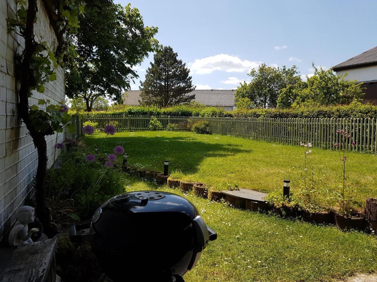 Apartment With Garden In A Wooded Setting Auw bei Prum ภายนอก รูปภาพ